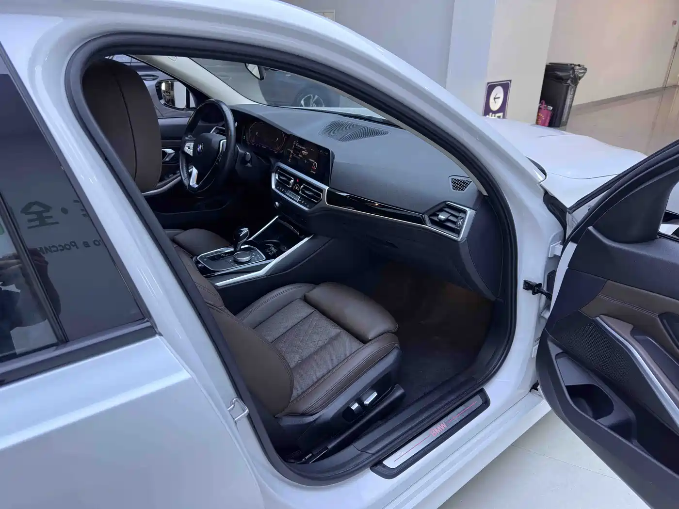 BMW 3 Series 2022 320i Sport Package фото 9