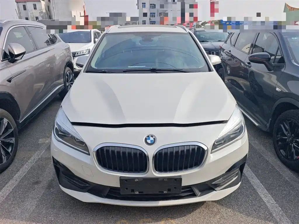 BMW 2 Series Touring 2018 218i M Sport Package фото 3