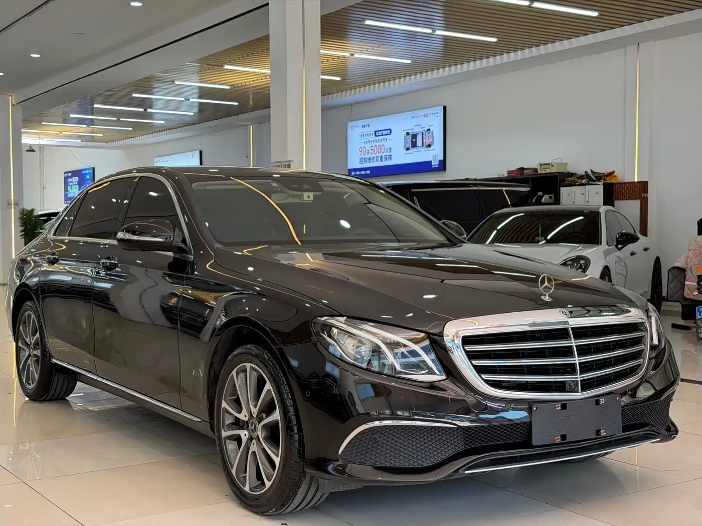 Mercedes-Benz E-Class 2017 E 300 L Luxury фото 2