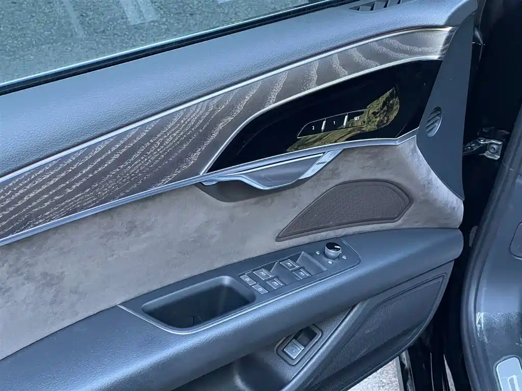 Audi A8 2019 A8L 50 TFSI quattro Comfort фото 5