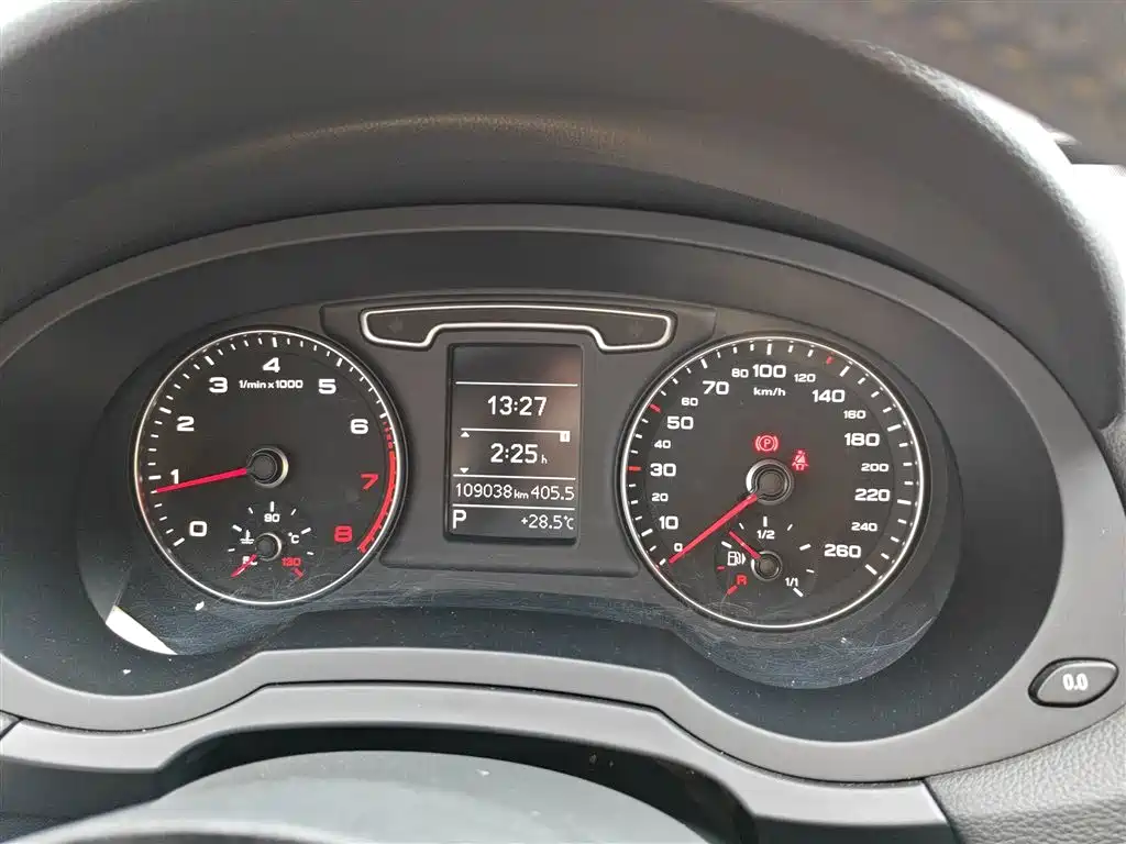Audi Q3 2015 35 TFSI Millionth Anniversary Intelligent Leader фото 8