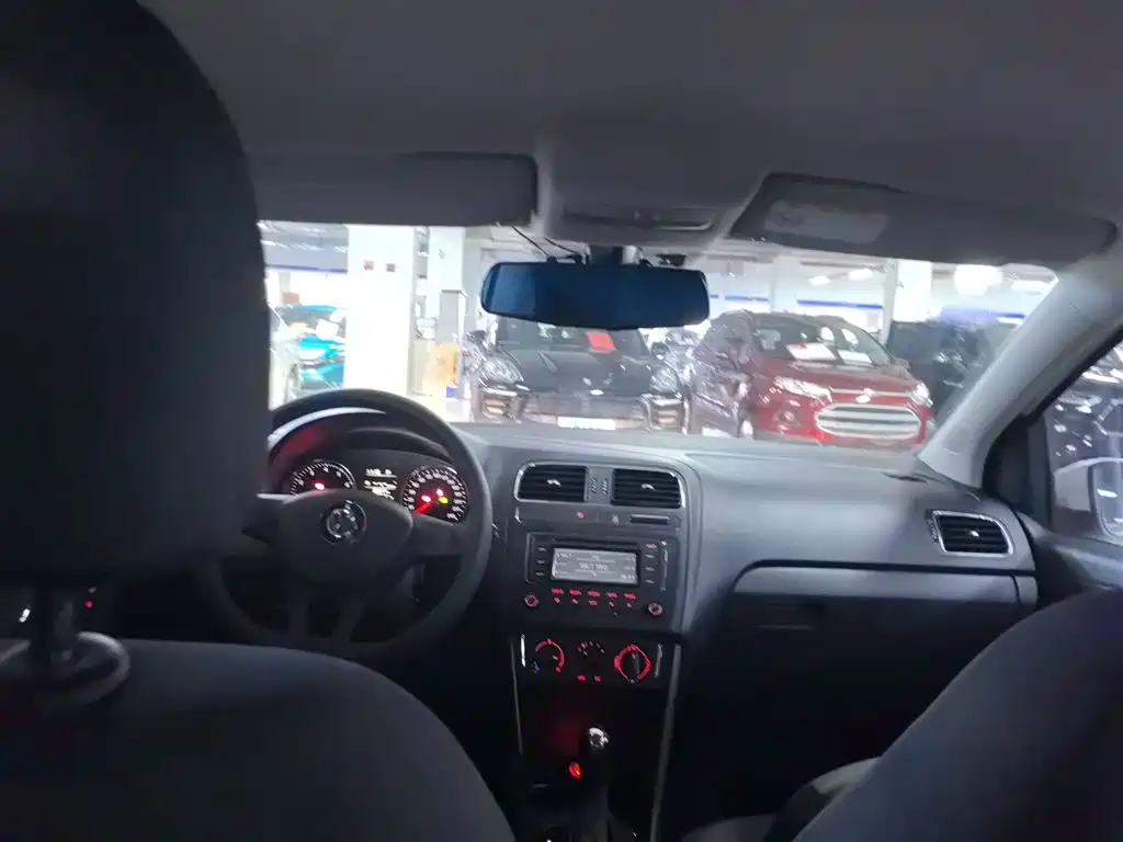 Volkswagen Polo 2014 1.6L Automatic Comfort Edition фото 14