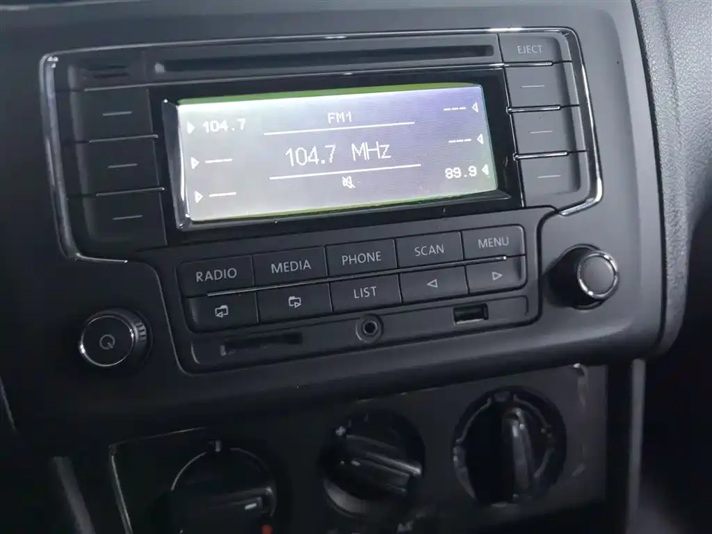 Volkswagen Polo 2014 1.6L Automatic Comfort Edition фото 9