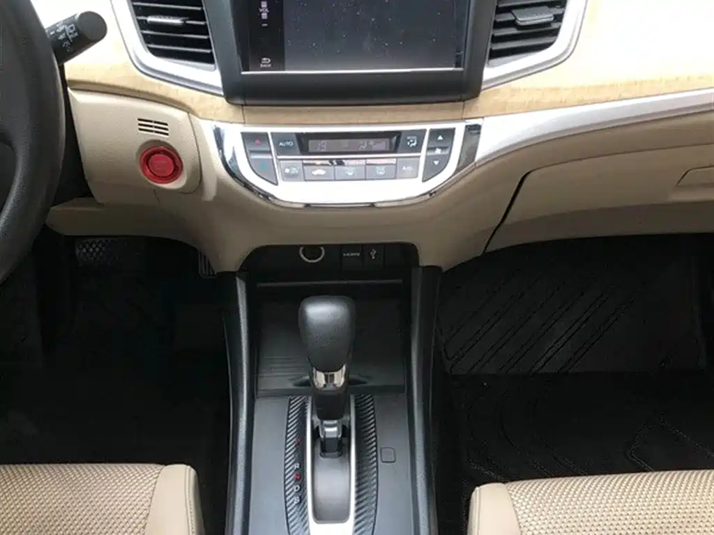 Honda Jade 2014 1.8L Automatic Comfort Elite 5-seater фото 10