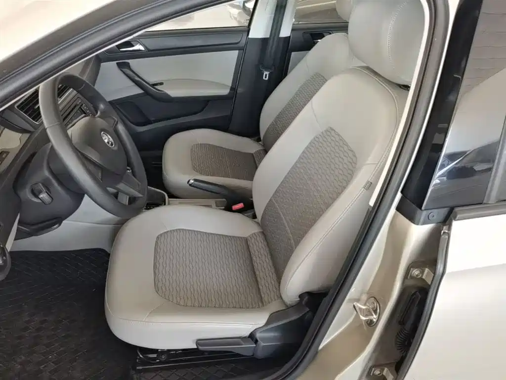 Škoda Rapid 2015 1.6L Automatic Smart Selection фото 15