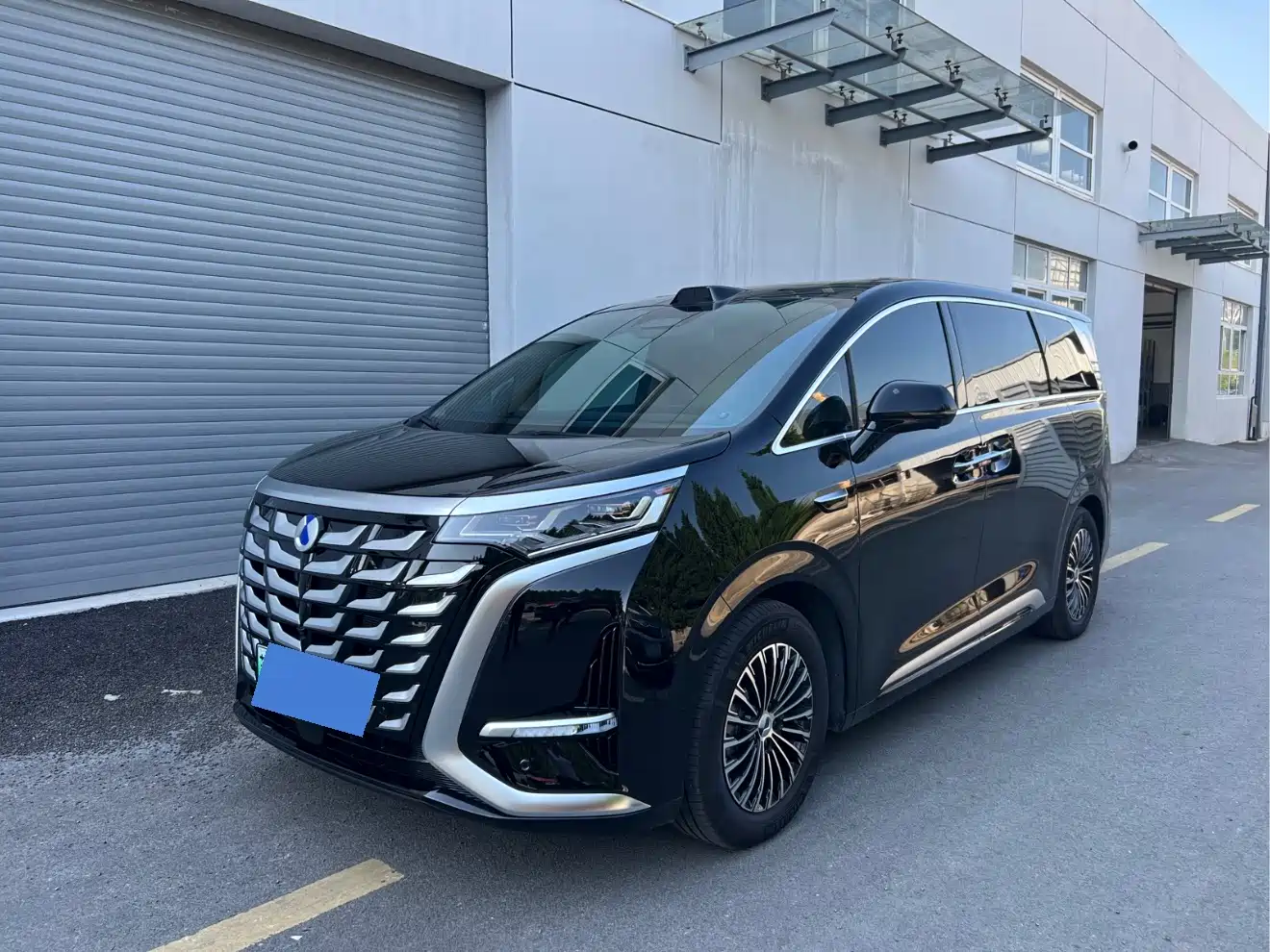 Denza D9 2025 DM-i Smart Driving Edition 1020 AWD Flagship фото 3