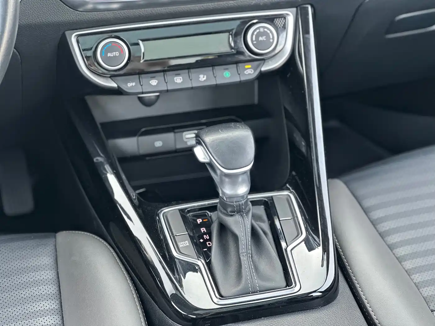 Kia Sportage 2019 2.0L Automatic Smart Luxury Edition фото 39
