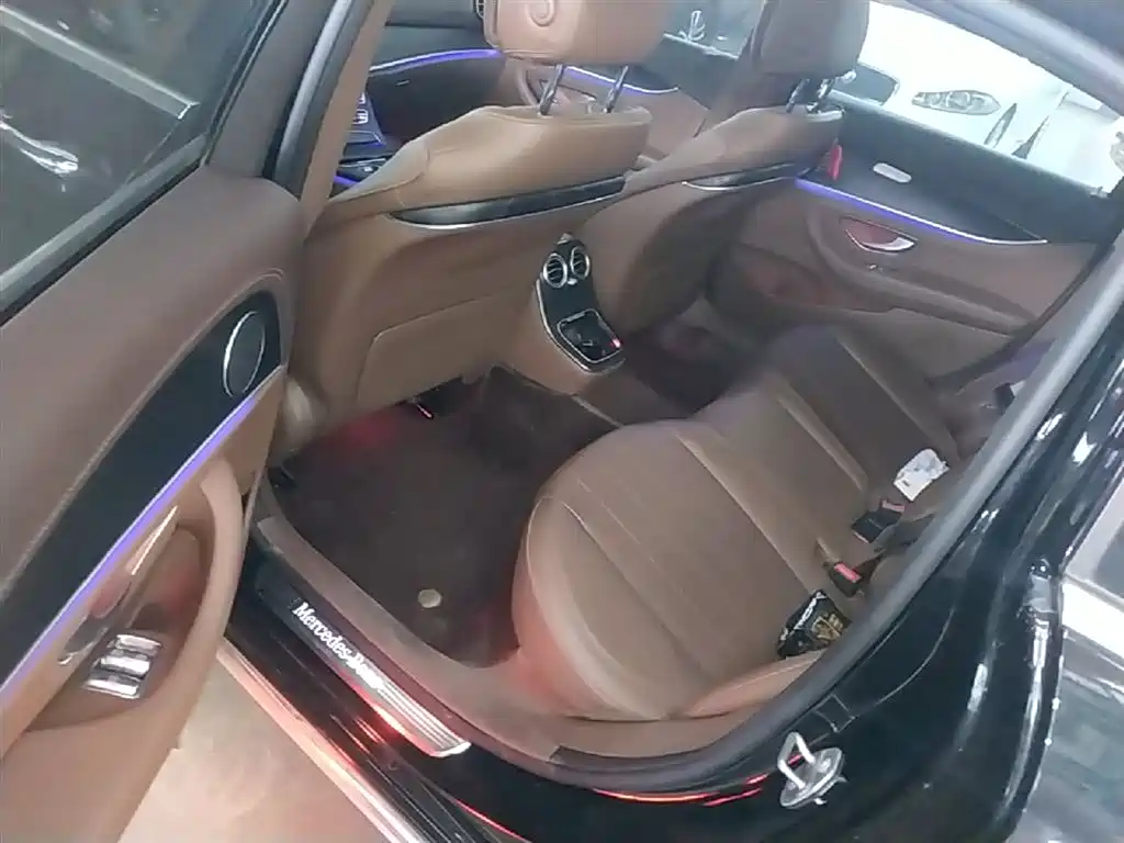 Mercedes-Benz E-Class New Energy 2022 Facelift III E 350 e L Plug-in Hybrid Sedan фото 16