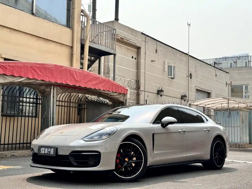 Photo 1 - Porsche Panamera
