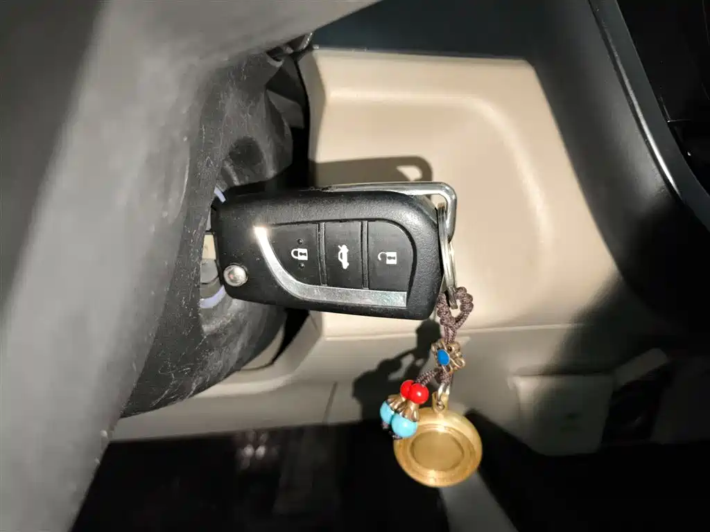 Toyota Camry 2018 2.0E Elite Edition фото 18