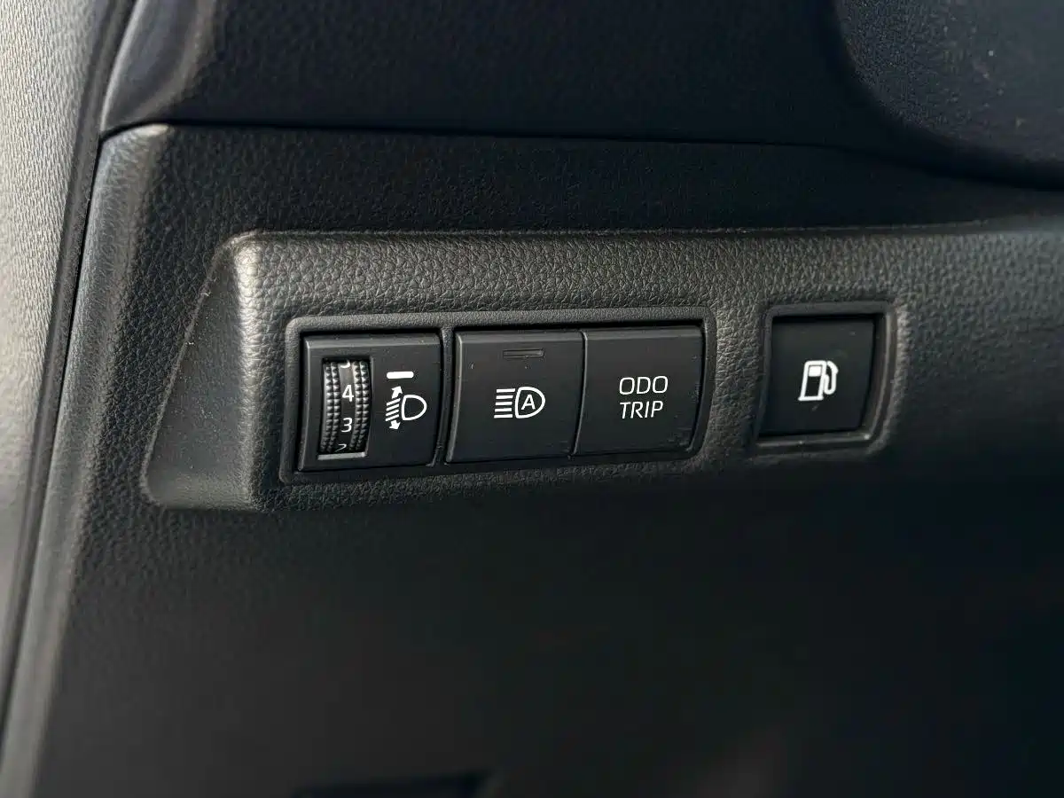 Toyota Levin 2024 Smart Hybrid 1.8L Luxury Edition фото 18