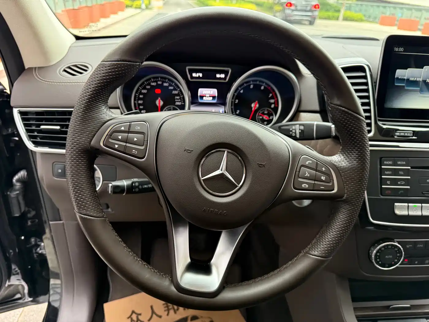 Mercedes-Benz GLE 2017 GLE 320 4MATIC Luxury фото 24