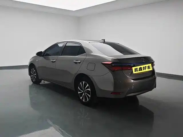 Toyota Corolla Twin Engine E+ 2020 1.8L E-CVT Comfort Edition фото 6