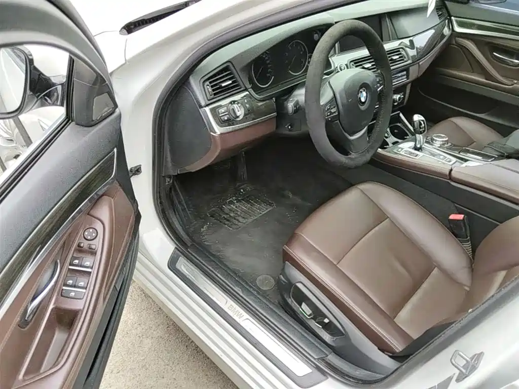 BMW 5 Series 2017 525Li Luxury Design Package фото 16