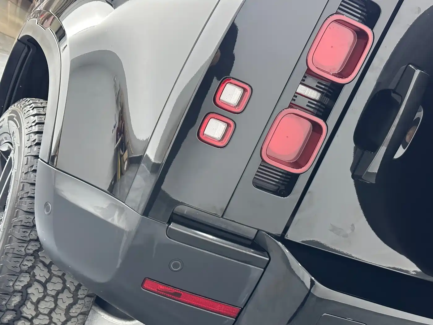 Land Rover Defender 2021 110 P400 SE фото 16