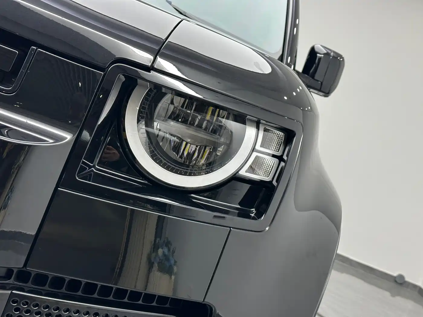 Land Rover Defender 2021 110 P400 SE фото 15