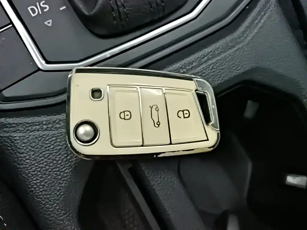 Volkswagen Lavida 2023 1.5L Auto Five Million Edition фото 9