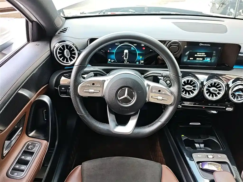 Mercedes-Benz A-Class 2019 A 180 L Sport Sedan фото 11