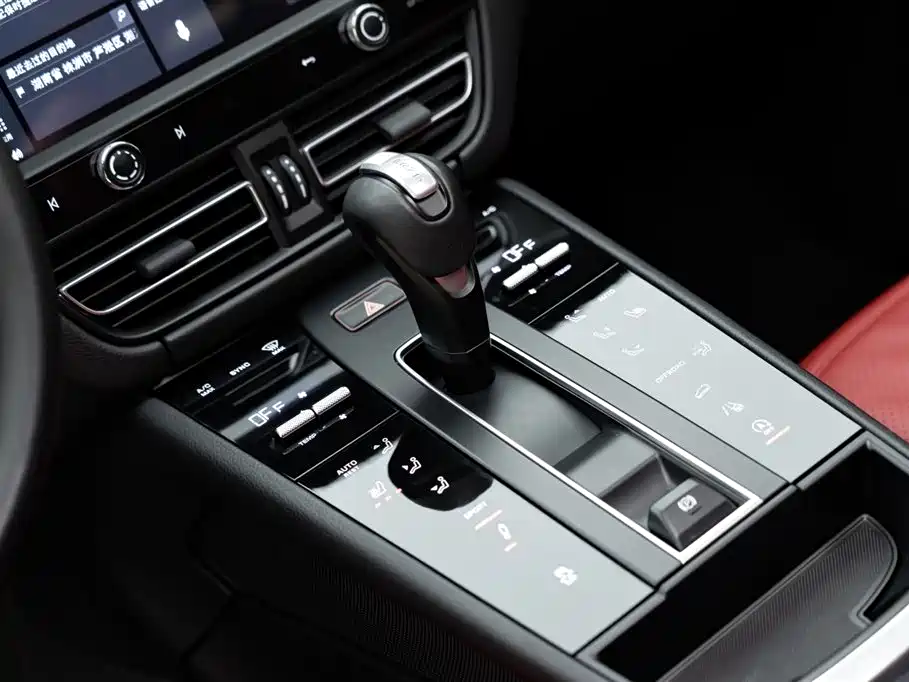 Porsche Macan 2023 Macan 2.0T фото 13