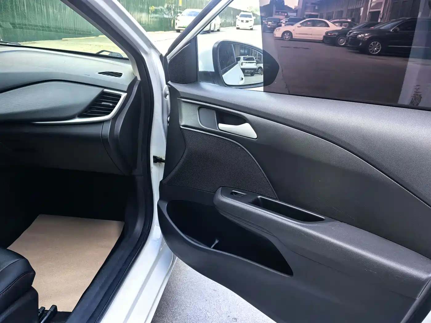 Chevrolet Cavalier 2016 1.5L Manual Enjoyment Edition фото 14