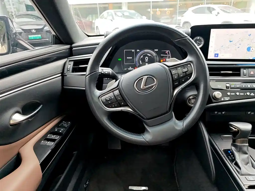 Lexus ES 2022 300h Ultimate Edition фото 17