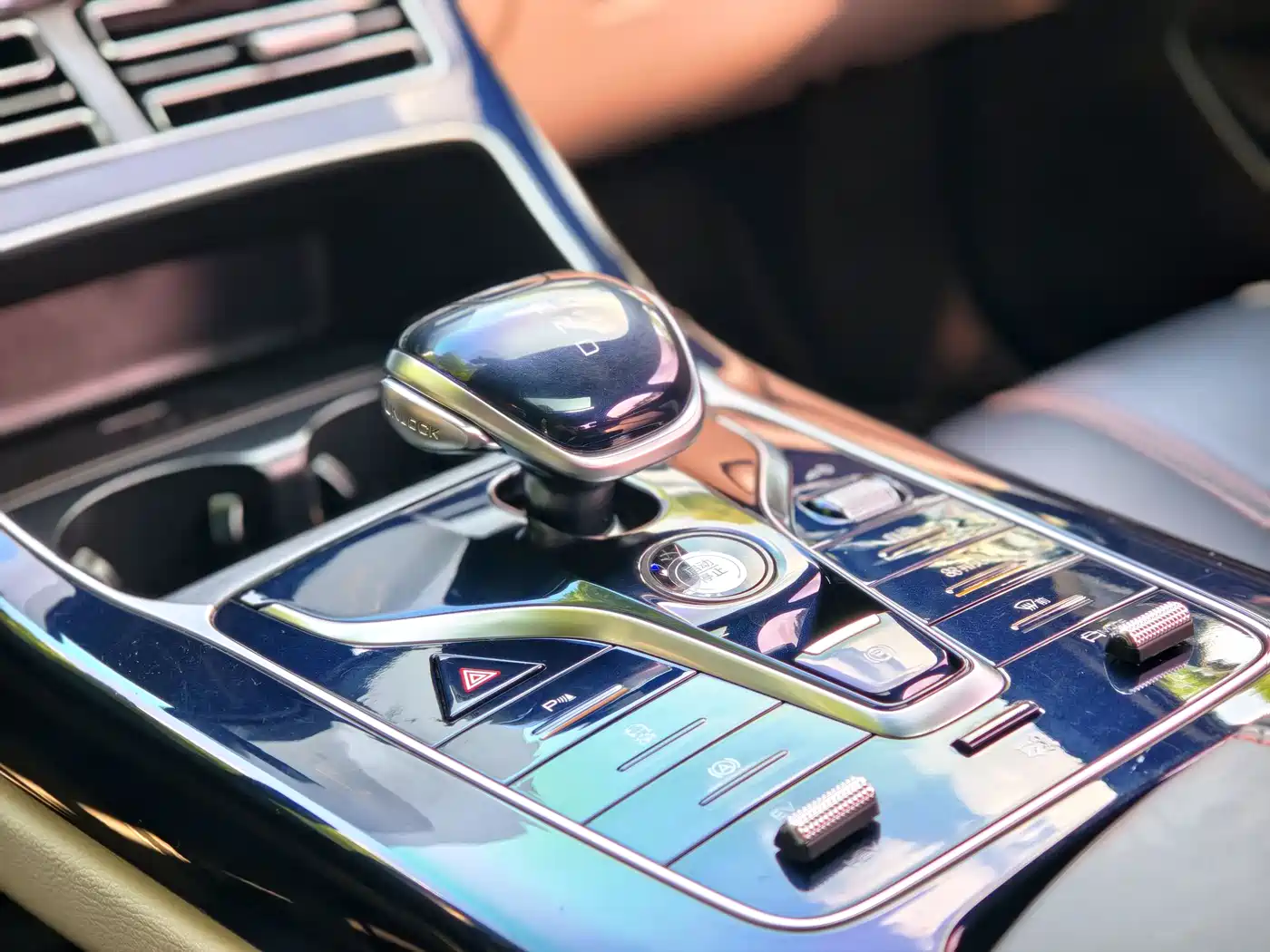 BYD Qin PLUS 2021 DM-i 55KM Flagship фото 9