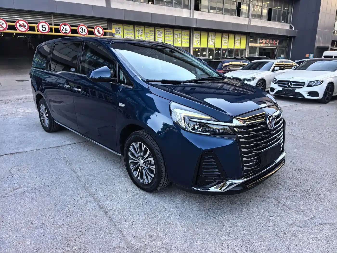 Buick GL8 2023 Land Business Class 652T Luxury фото 3