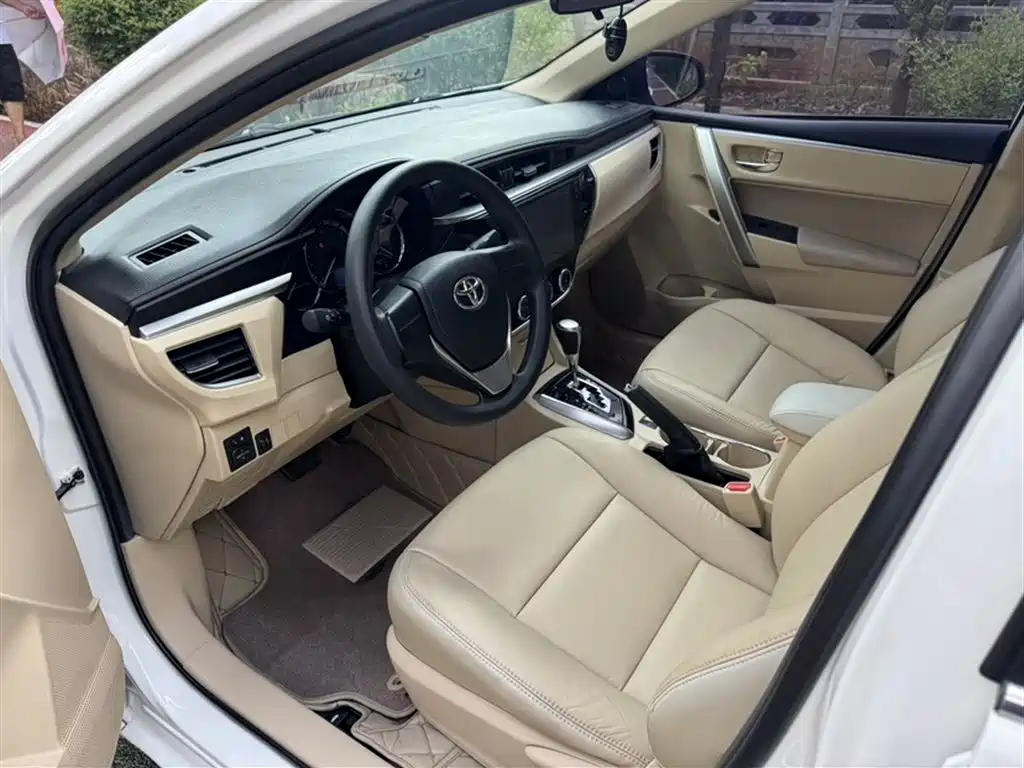 Toyota Corolla 2014 1.6L CVT GL фото 10