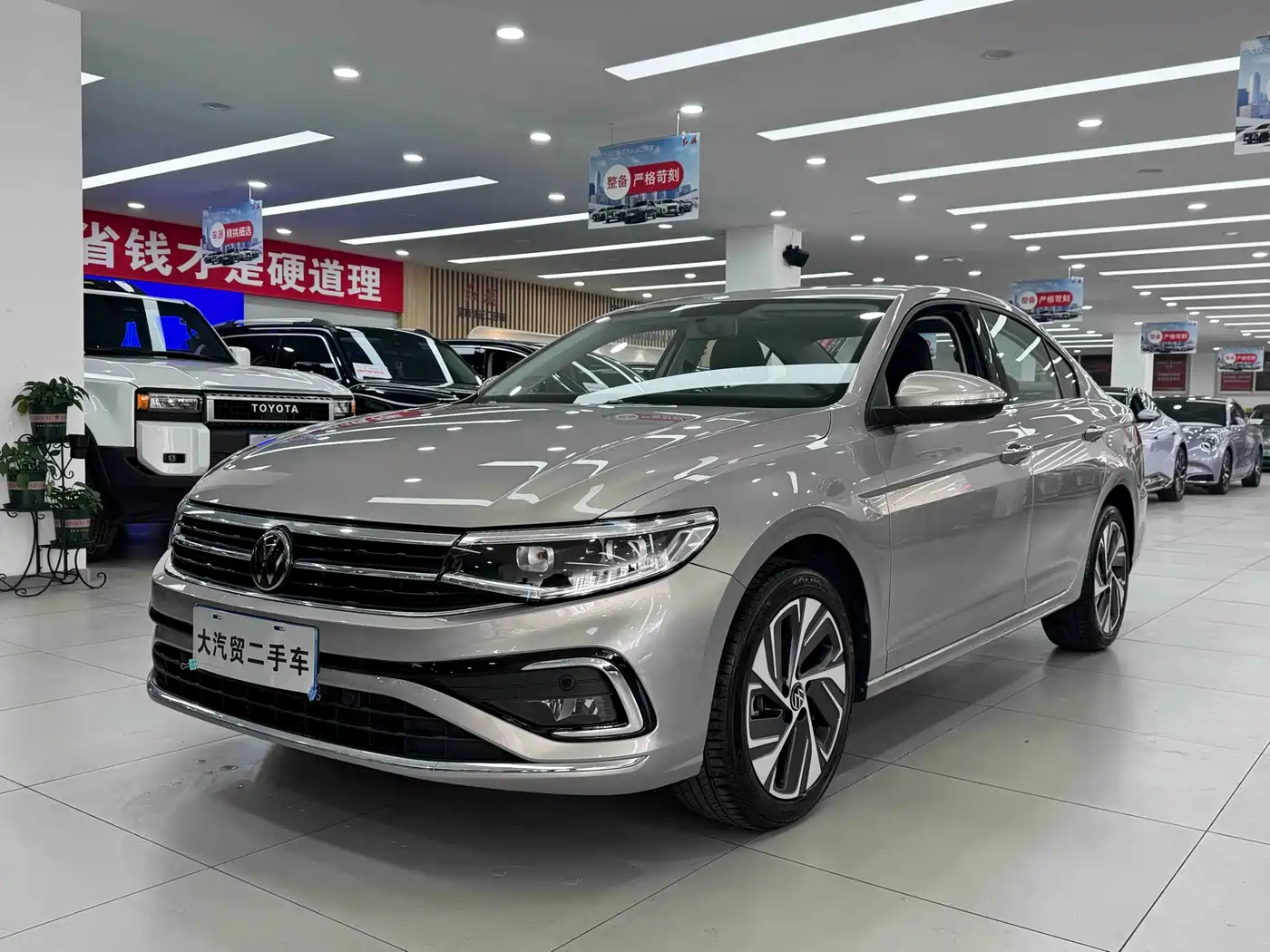 VOLKSWAGEN BORA 2024