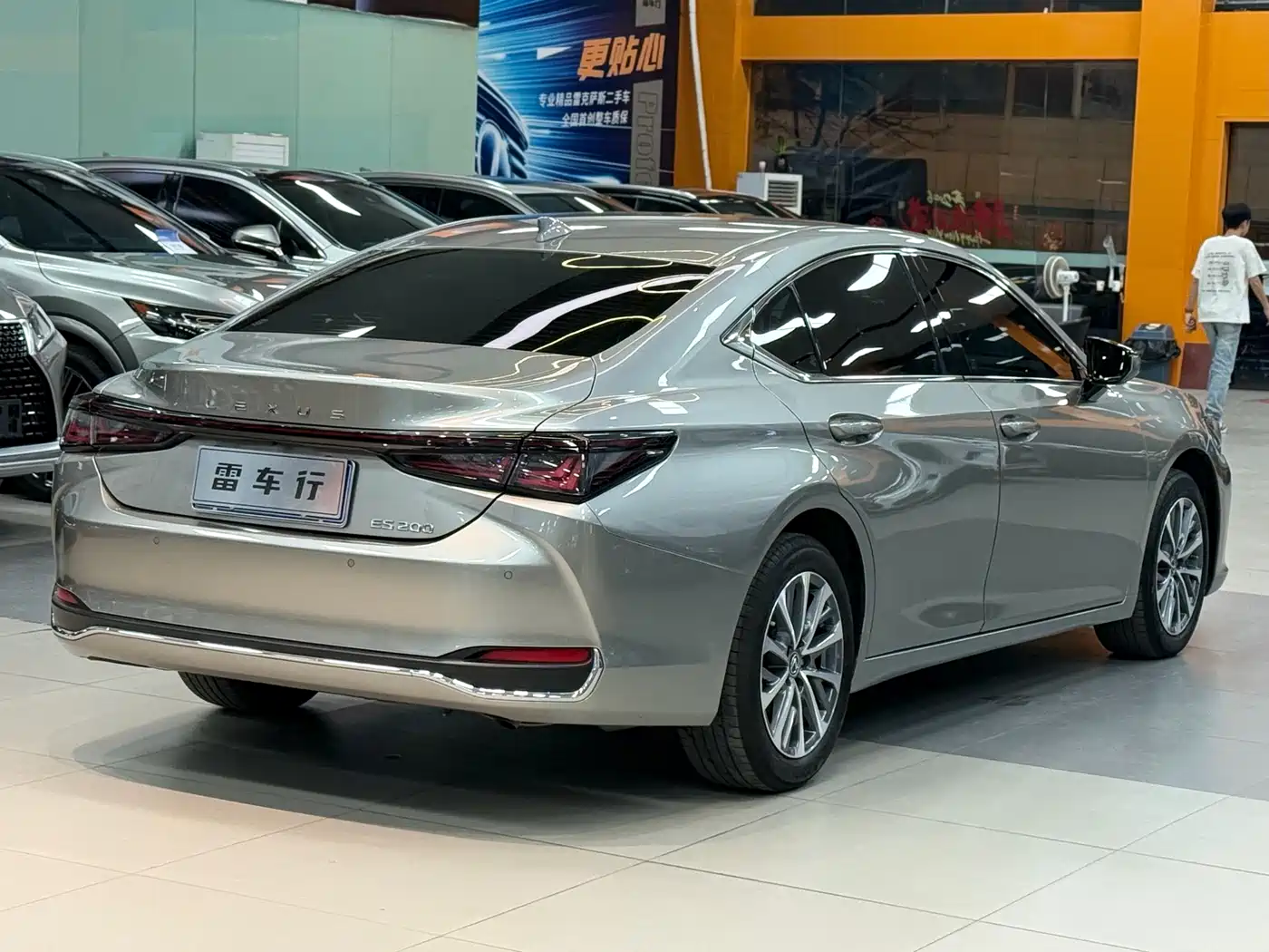 Lexus ES 2025 200 Ultimate Edition фото 9