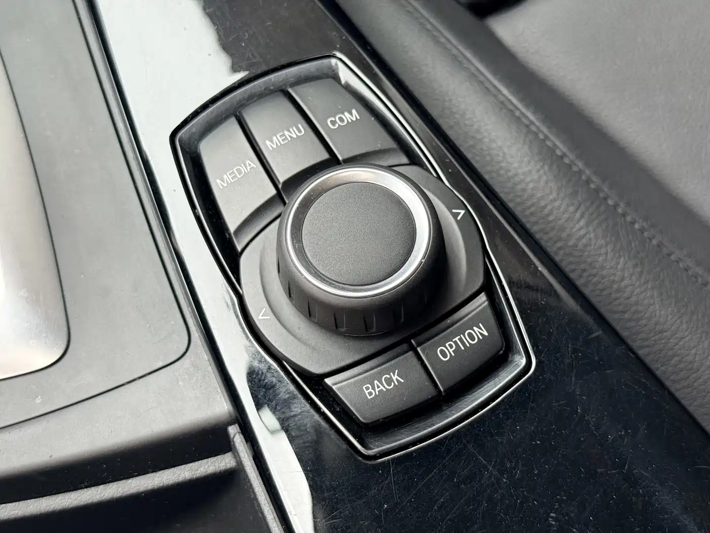 BMW 3 Series 2018 318Li фото 22