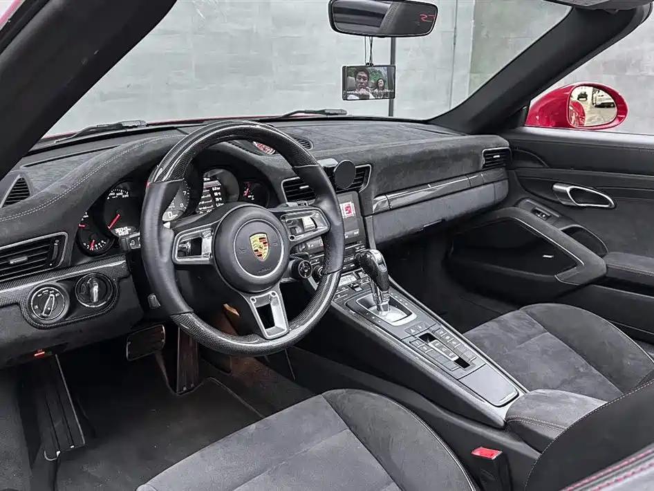 Porsche 911 2017 Carrera 4 Cabriolet GTS 3.0T фото 9