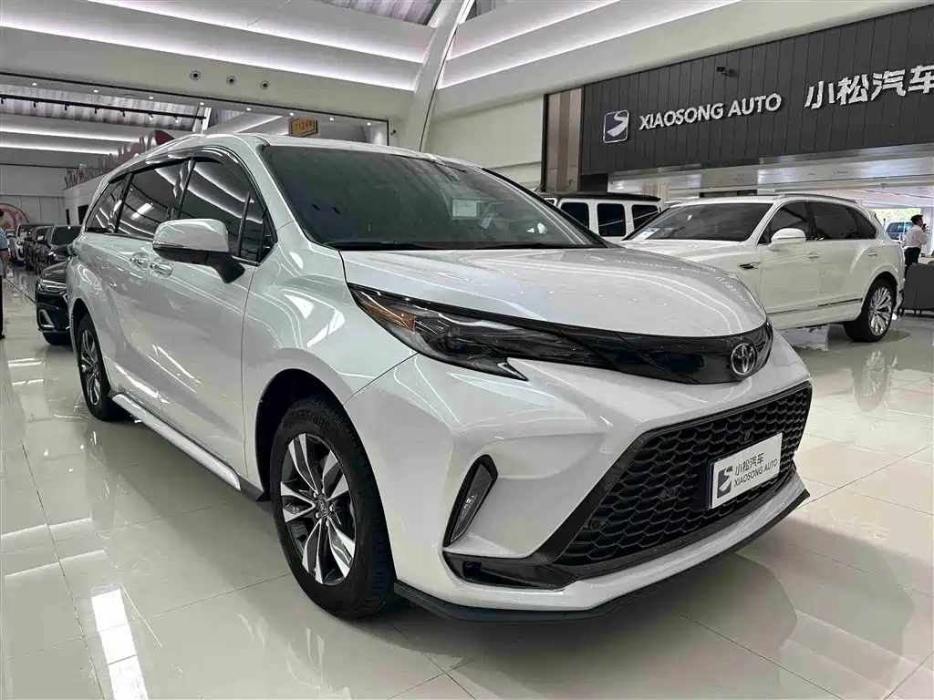 Toyota Granvia 2024 2.5L Hybrid Premium PLUS 4WD Edition фото 3