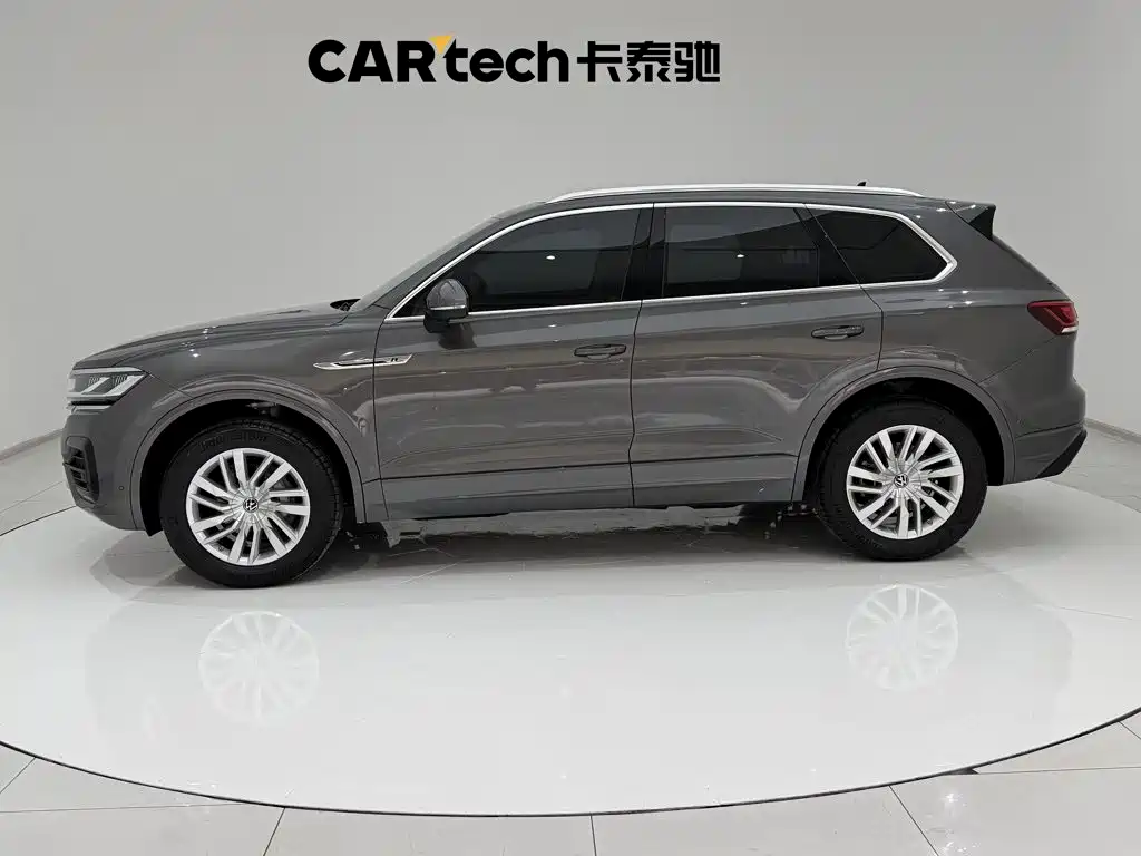 Фото 8 - Volkswagen Touareg