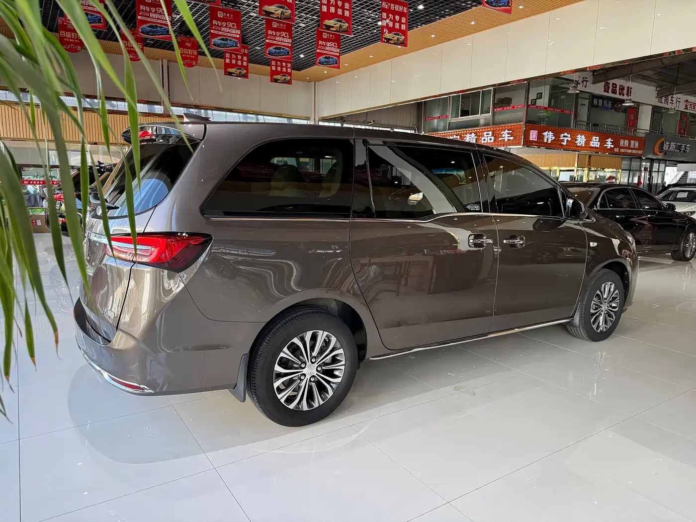 Buick GL8 2023 Land Business Class 652T Luxury фото 7