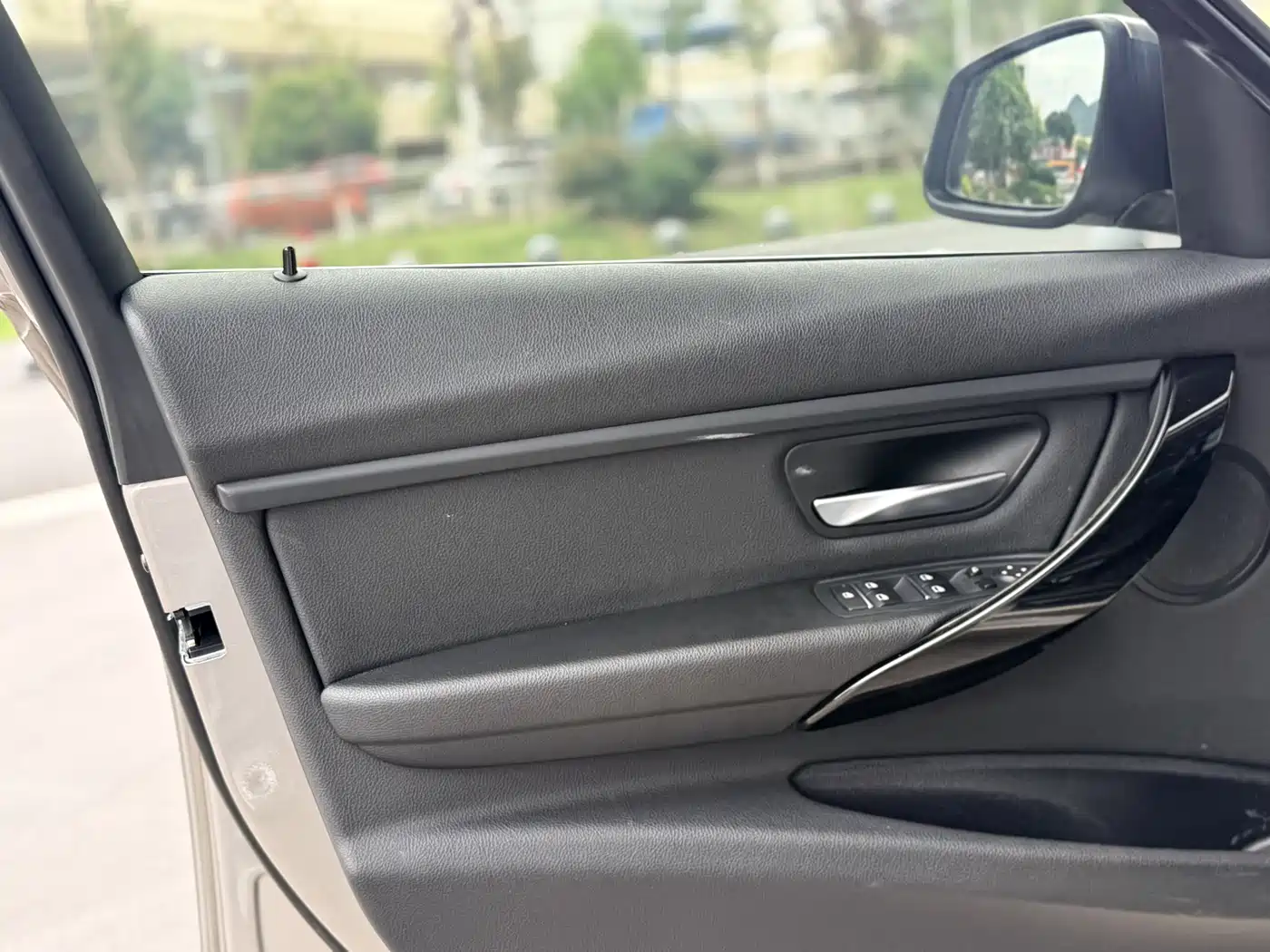 BMW 3 Series 2018 318Li фото 16