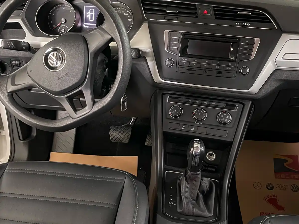 Volkswagen Touran 2018 Touran L 280TSI DSG Trendline 7-seater China V фото 5