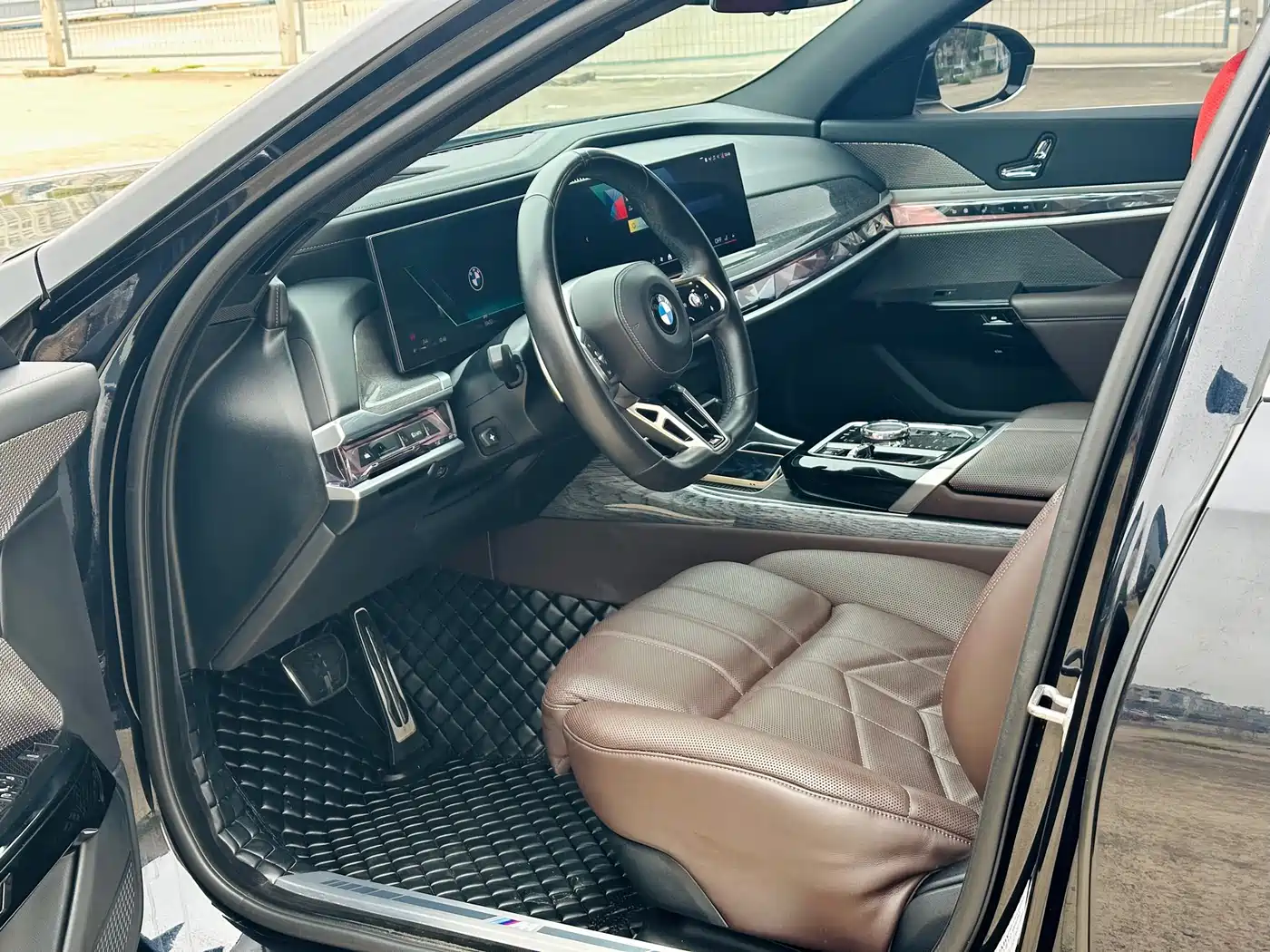 BMW 7 Series 2023 Facelift 740Li Exclusive M Sport Package фото 4