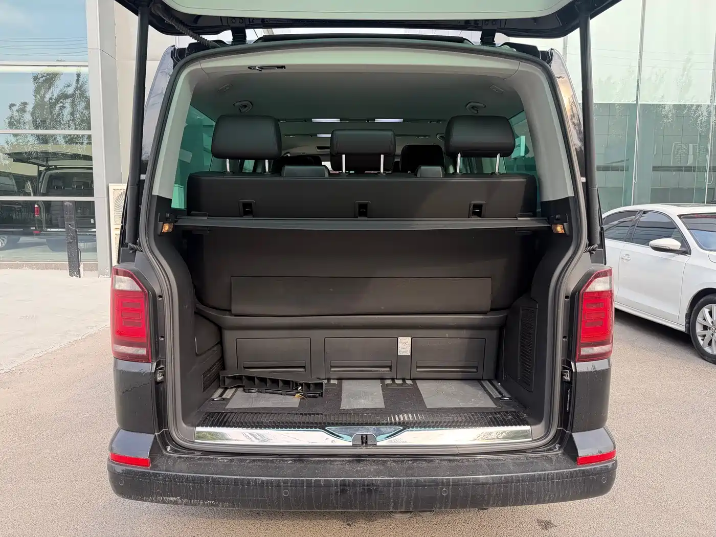 Volkswagen Multivan 2018 2018 2.0TSI 4WD Premium Edition 7-Seater