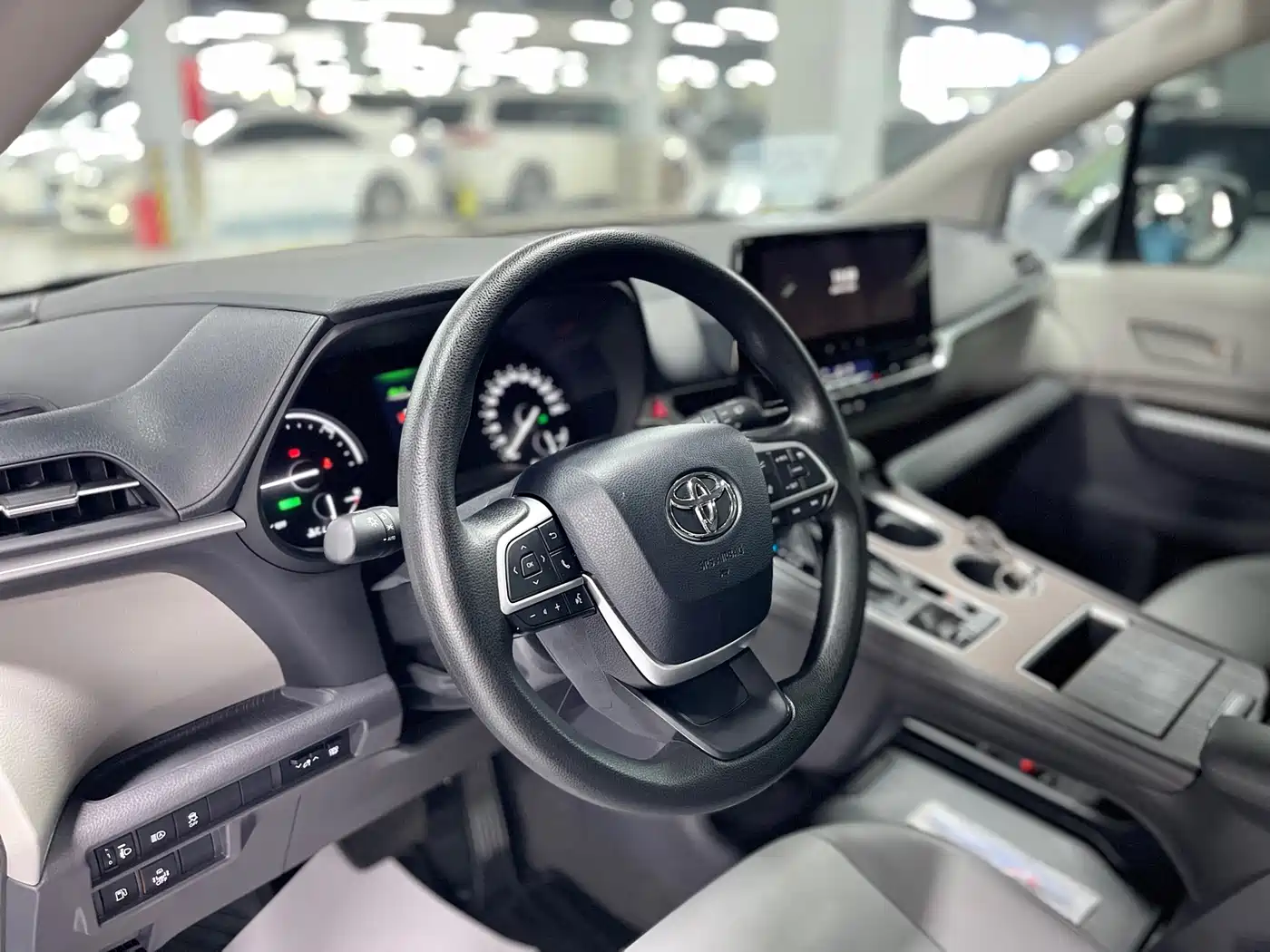 Toyota Granvia 2024 2.5L Hybrid Comfort фото 7