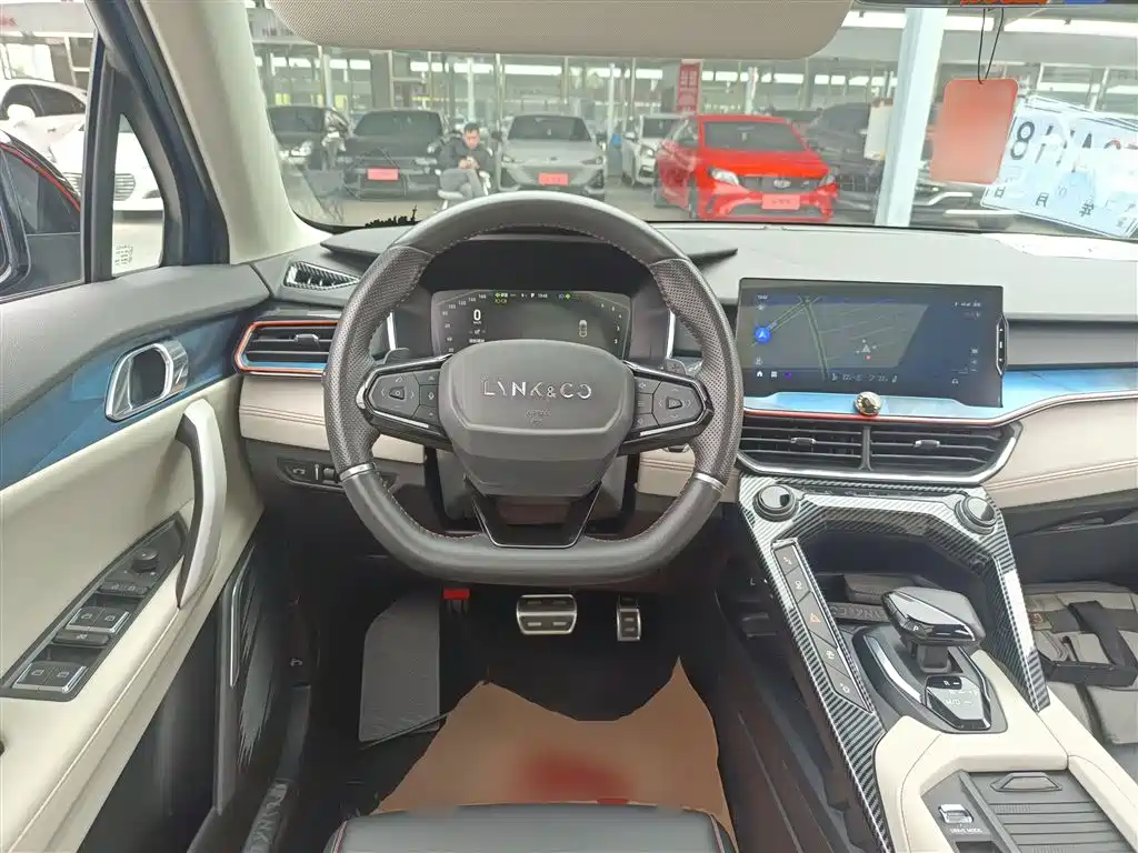 Lynk & Co 06 2020 1.5T Halo фото 4