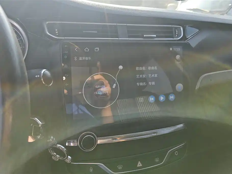 Peugeot 408 2015 Model 1.2T Automatic Luxury Edition фото 13