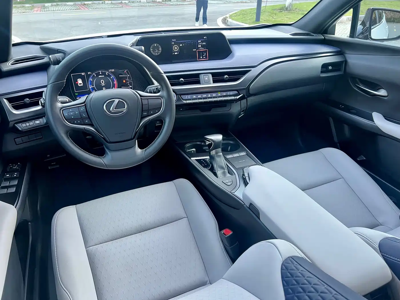 Lexus UX 2020 200 Special Edition фото 12