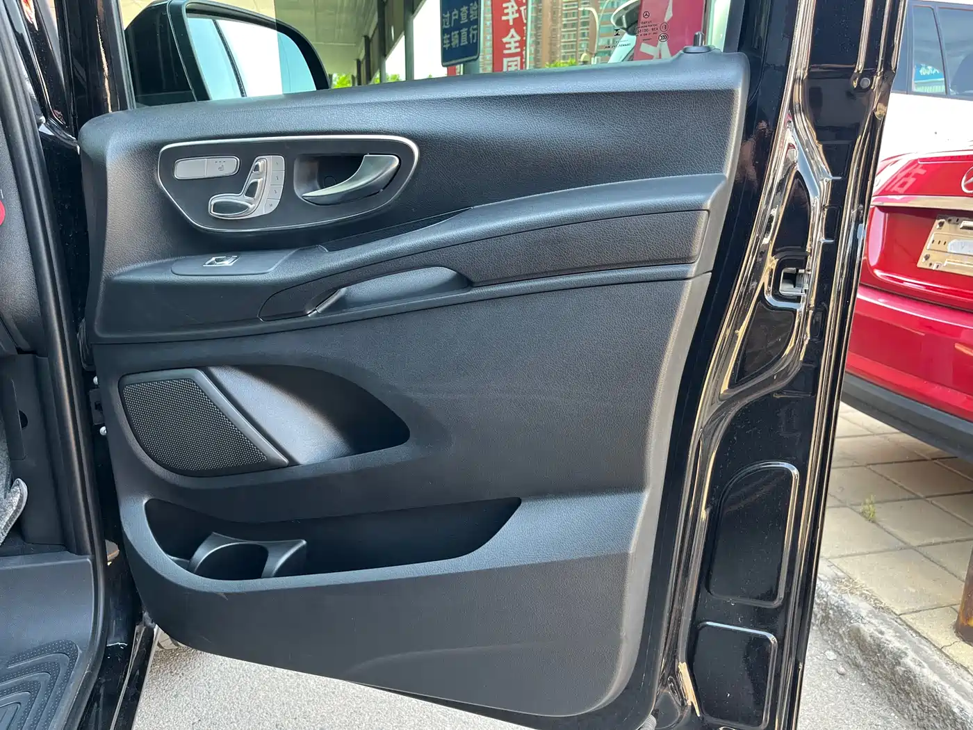 Mercedes-Benz Vito 2024 2.0T Business 7-Seater фото 24