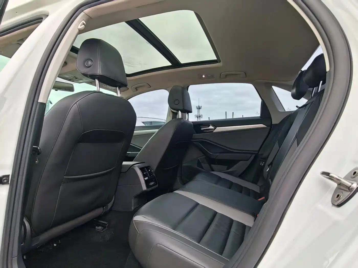 Volkswagen Sagitar 2021 280TSI DSG Comfort Smart Connect Edition фото 5