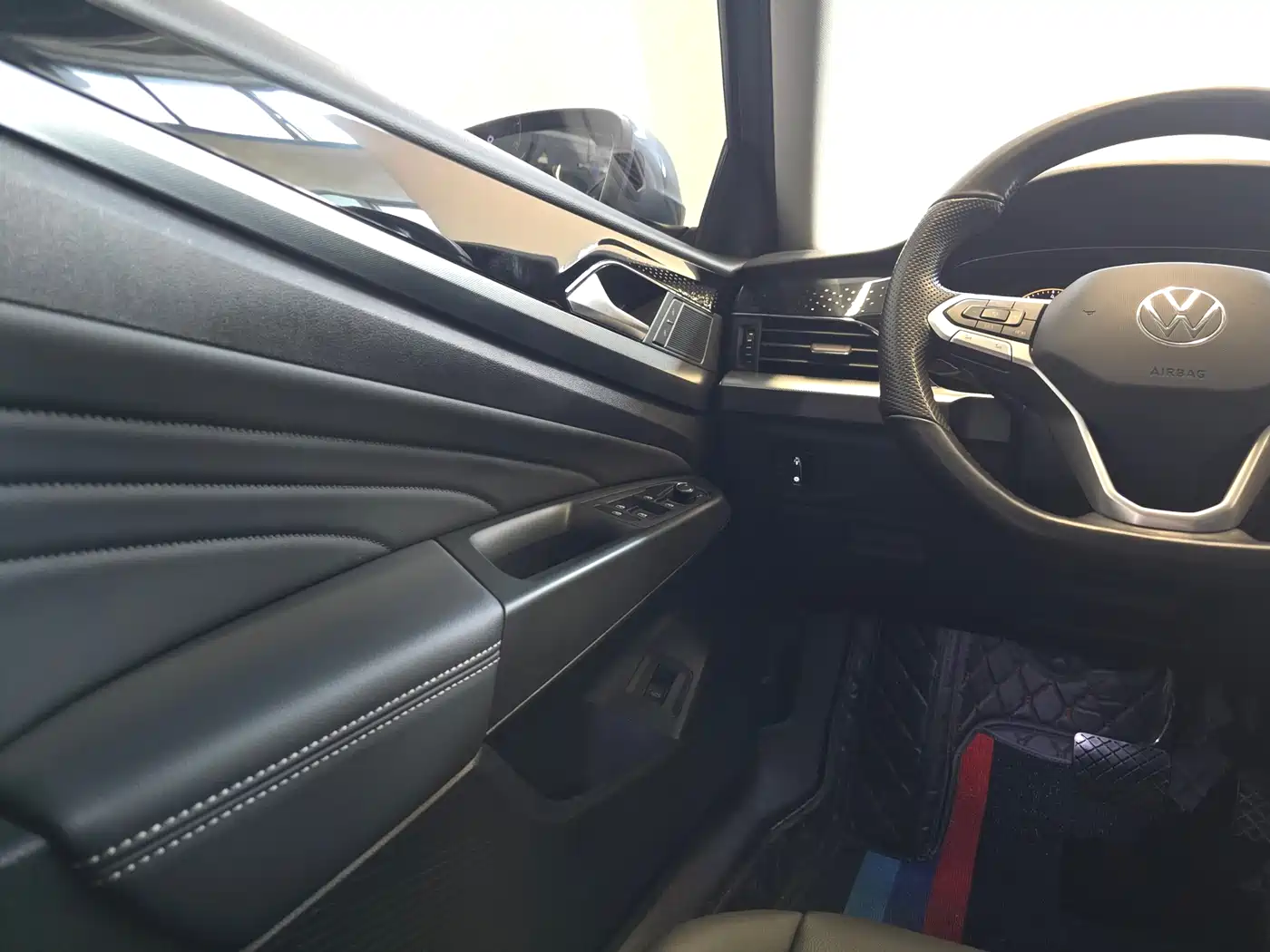 Volkswagen Passat 2022 330TSI Starlight Elite Edition фото 9