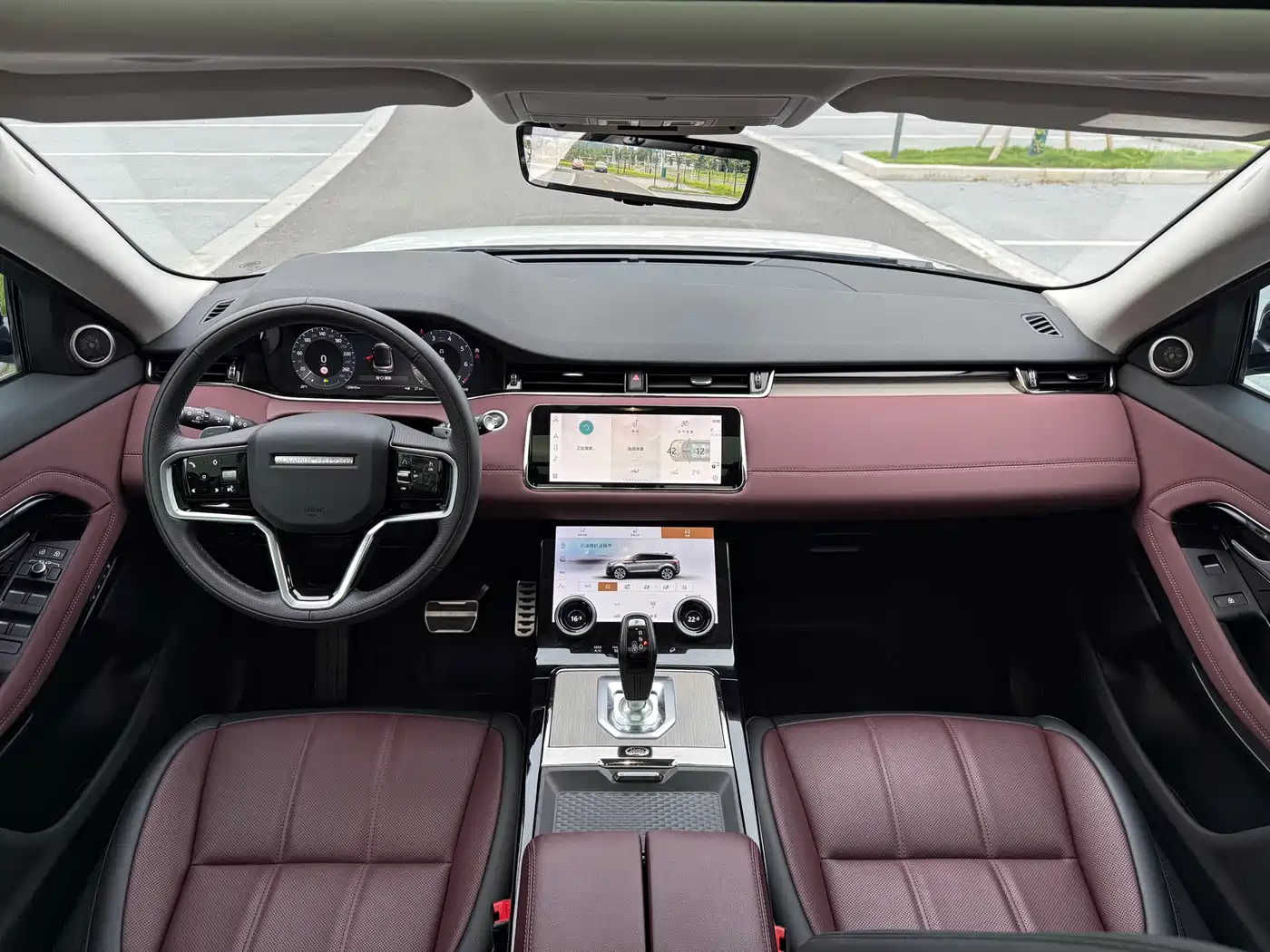 Land Rover Range Rover Evoque 2023 Range Rover Evoque L 249PS Luxury Edition фото 12
