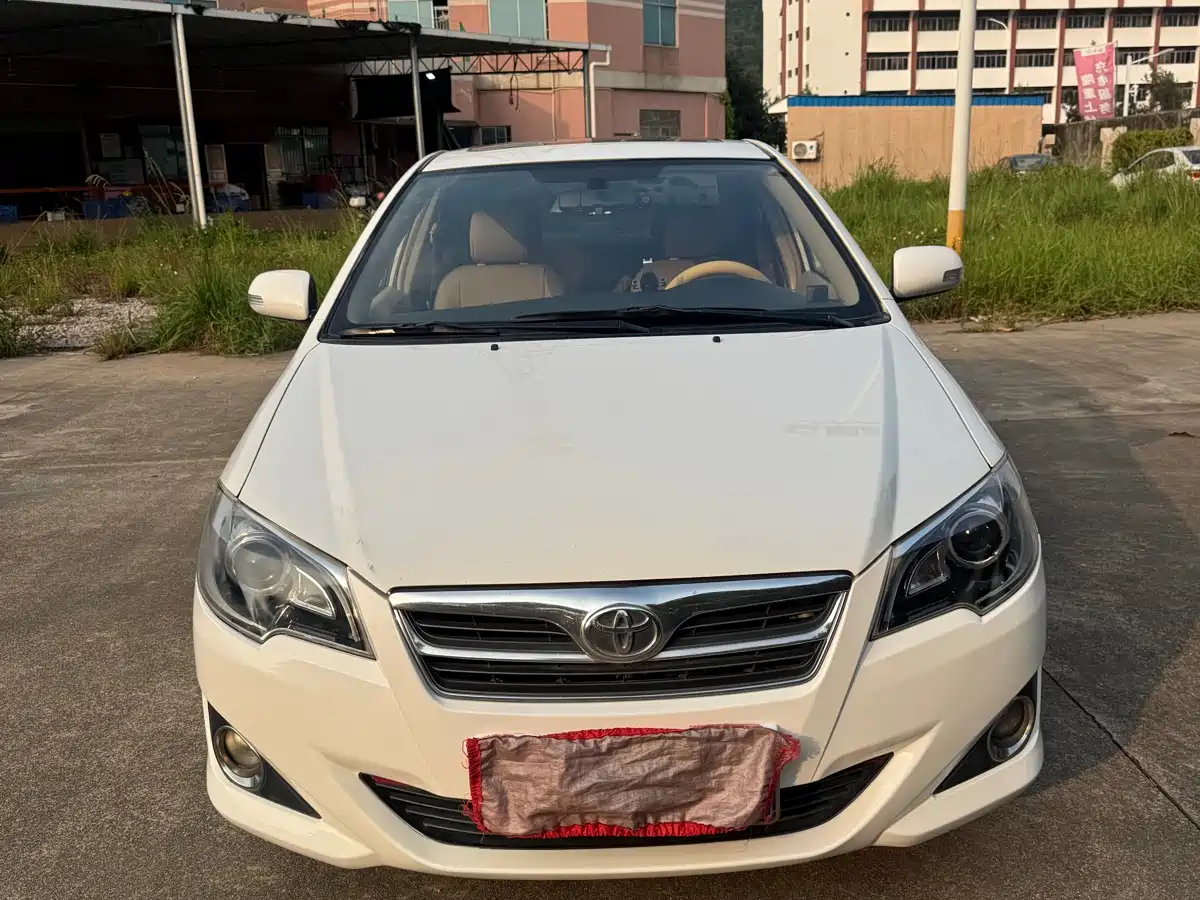 Toyota Corolla 2013 1.6L Automatic Luxury фото 2
