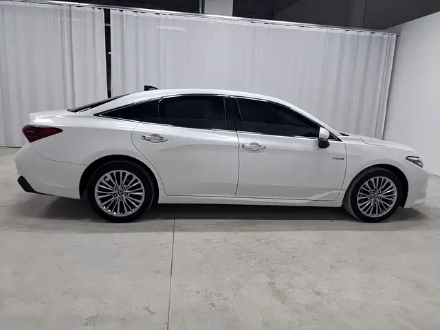 Toyota Avalon 2019 Hybrid 2.5L XLE Premium Edition China V фото 4
