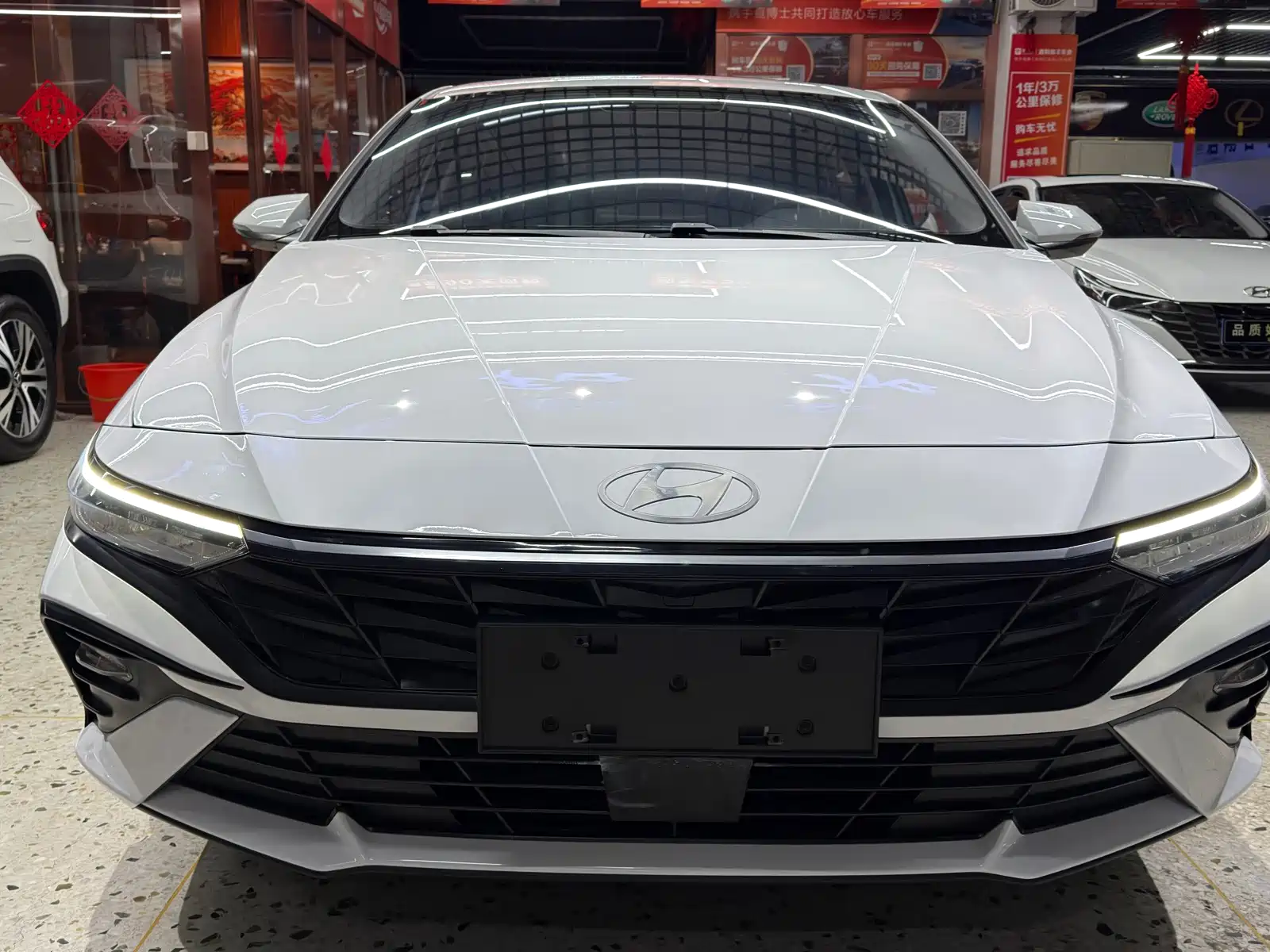 Фото 2 - Hyundai Elantra